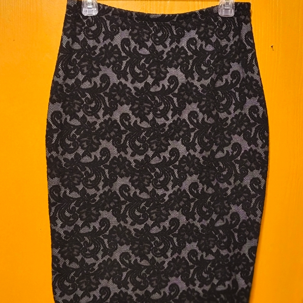 Classic Lace Pencil Skirt